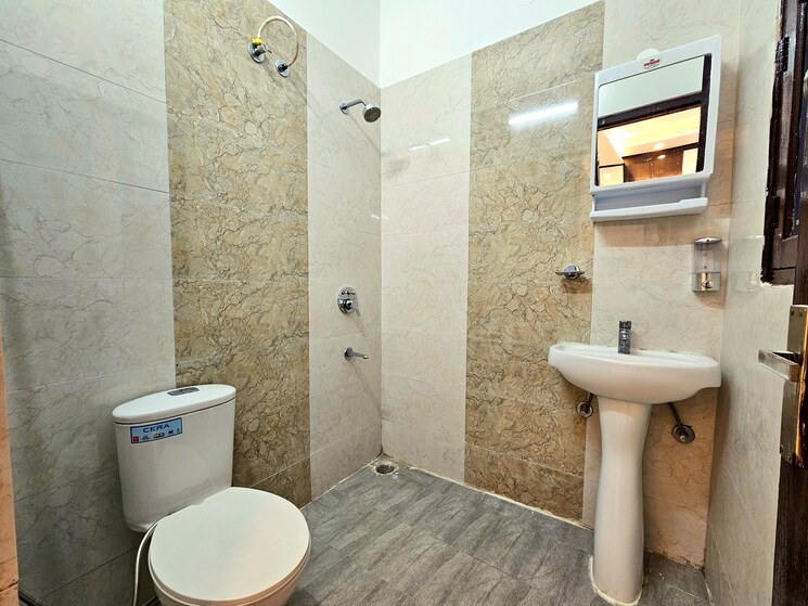 Bathroom, kishanpura 3 Bedroom 122 Sq.Yd. Builder Floor In Kishanpura Zirakpur 8445289