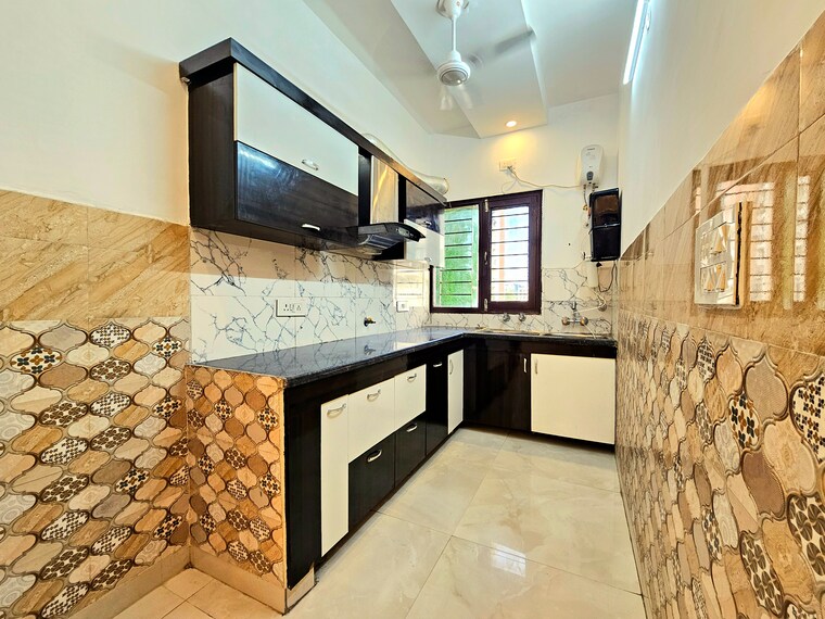 Kitchen, kishanpura 3 Bedroom 122 Sq.Yd. Builder Floor In Kishanpura Zirakpur 8445289