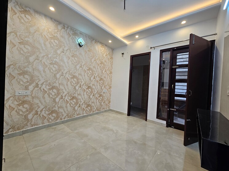  Parking, kishanpura 3 Bedroom 122 Sq.Yd. Builder Floor In Kishanpura Zirakpur 8445289