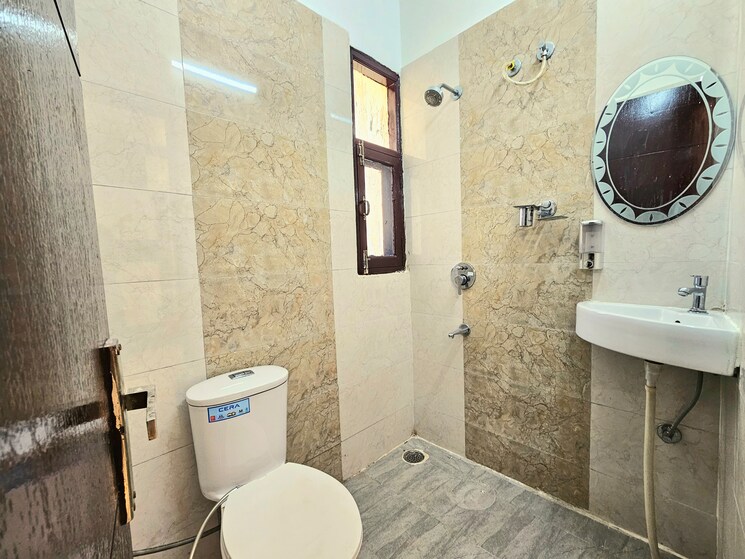 Bathroom, kishanpura 3 Bedroom 122 Sq.Yd. Builder Floor In Kishanpura Zirakpur 8445289