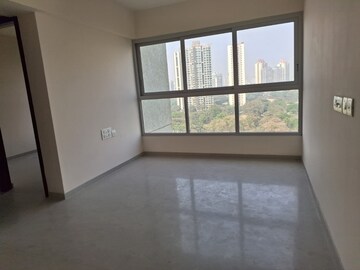 Room in 2 BHK Apartment at Piramal Vaikunth, Balkum Pada – for Rent