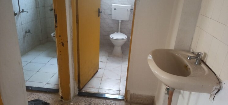 Bathroom, koregaon park 2 Bedroom 1000 Sq.Ft. Apartment In Koregaon Park Pune 8445388