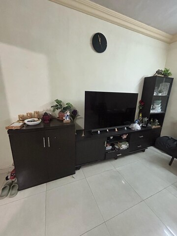 Furnished Amenities in 2 BHK Apartment at Lemont Apartment, Malad East – for Rent