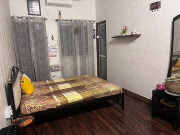Bedroom in 1 BHK Builder Floor at Dalanwala – for Rent