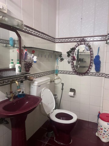 Master Bedroom in 1 BHK Builder Floor at Dalanwala – for Rent