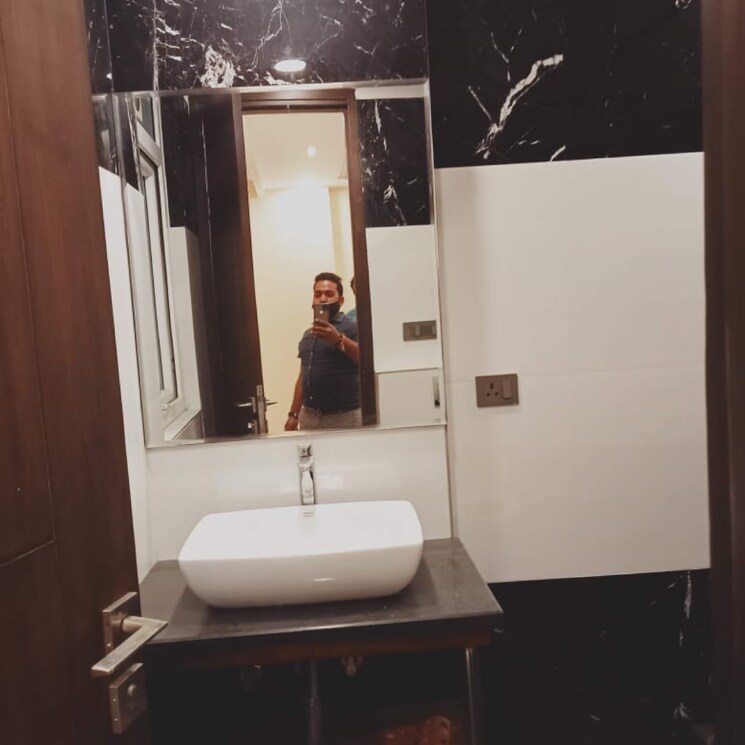 Bathroom, tata-primanti-executive-apartments 4 Bedroom 3300 Sq.Ft. Apartment In Dhani Gurgaon 8445441