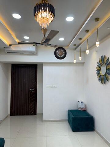 2 BHK Apartment For Rent in Rustomjee Urbania, Majiwada