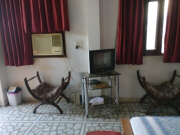 Living Room in 2 BHK Builder Floor at Sector 19 – for Rent