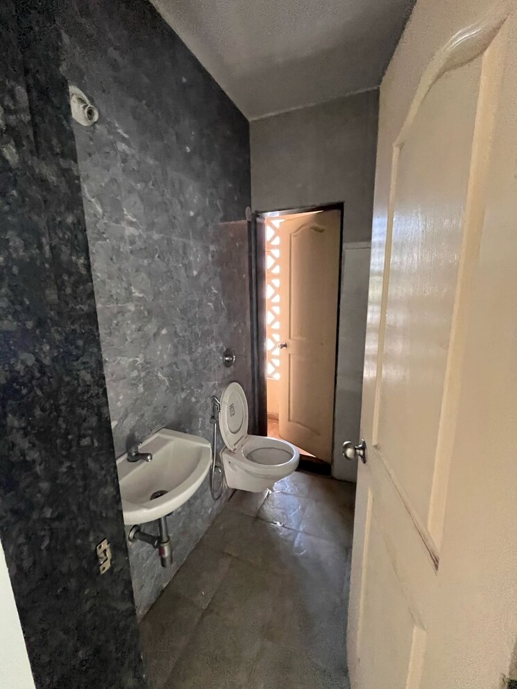 Bathroom, mahakali-kalika-heights 2.5 Bedroom 800 Sq.Ft. Apartment In Panch Pakhadi Thane 8445606