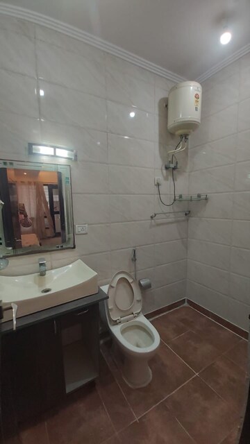 Bathroom in 3 BHK Builder Floor at Ardee City, Sector 52 – for Rent
