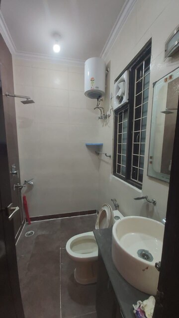 Bathroom in 3 BHK Builder Floor at Ardee City, Sector 52 – for Rent