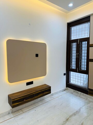Room in 3 BHK Builder Floor at Indrapuram – for Sale