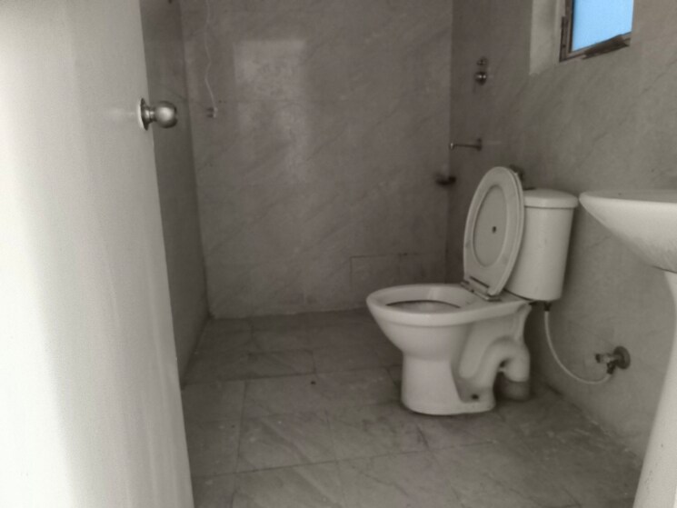 Bathroom, puri-aman-vilas 3 Bedroom 2600 Sq.Ft. Apartment In Sector 89 Faridabad 8445772