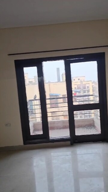Room in 3 BHK Apartment at BPTP The Resort, Sector 75 – for Rent