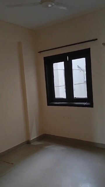 Room in 3 BHK Apartment at BPTP The Resort, Sector 75 – for Rent