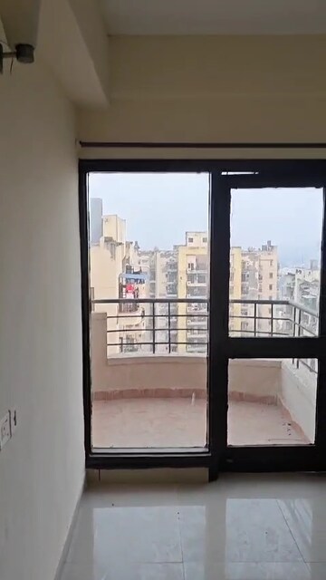 Room in 3 BHK Apartment at BPTP The Resort, Sector 75 – for Rent