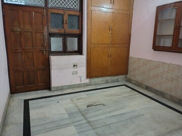 Room in 1 RK Independent House at Sector 10a – for Rent