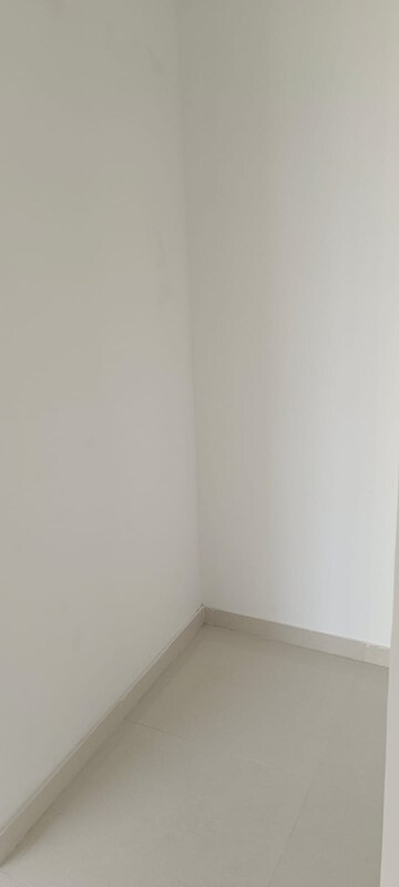 Room in 1 BHK Apartment at Godrej Nest Kandivali, Kandivali East – for Rent