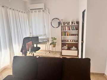 Bedroom in 1 BHK Apartment at Khar West – for Rent