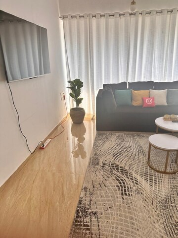 Team Area in 1 BHK Apartment at Khar West – for Rent