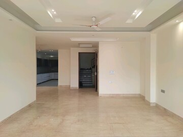 Room in 4 BHK Builder Floor at Unitech South City II, Sector 50 – for Rent