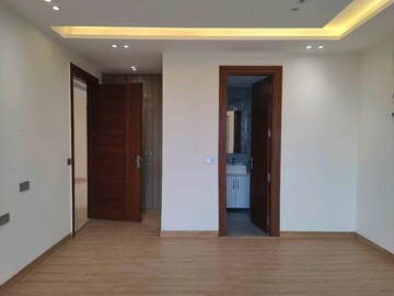 Room in 4 BHK Builder Floor at Unitech South City II, Sector 50 – for Rent