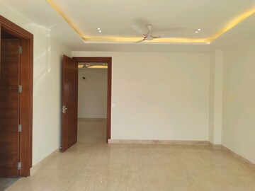 Room in 4 BHK Builder Floor at Unitech South City II, Sector 50 – for Rent