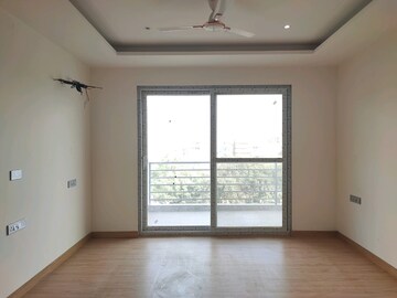 Room in 4 BHK Builder Floor at Unitech South City II, Sector 50 – for Rent