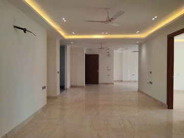 Room in 4 BHK Builder Floor at Unitech South City II, Sector 50 – for Rent