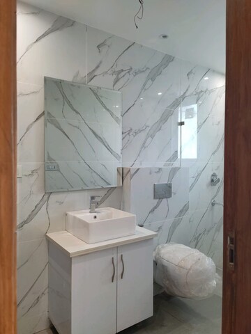 Bathroom in 4 BHK Builder Floor at Unitech South City II, Sector 50 – for Rent