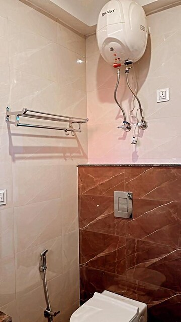 Bathroom in 1 BHK Builder Floor at Satyam Plaza, Sector 15 – for Rent