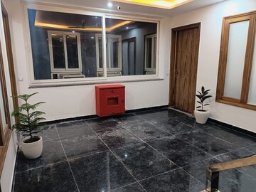 Balcony in 2 BHK Builder Floor at DLF Star Mall, Sector 30 – for Rent