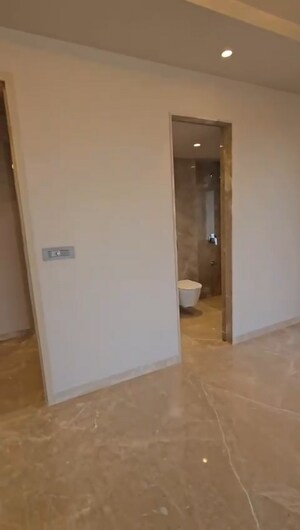 Room in 4 BHK Apartment at Silver 33 West, Khar West – for Sale