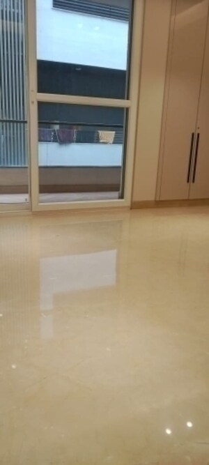 Room in 5 BHK Independent House at New Friends Colony – for Sale