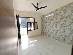 Room in 2 BHK Builder Floor at Sector 73 – for Sale