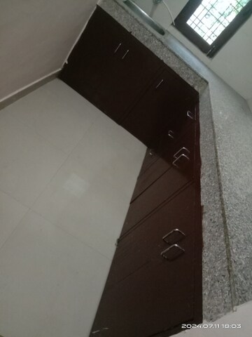 Furnished Amenities in 2 BHK Builder Floor at Satyam Plaza, Sector 15 – for Rent