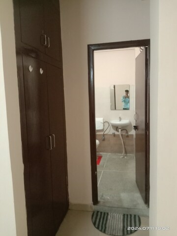 Building Lobby in 2 BHK Builder Floor at Satyam Plaza, Sector 15 – for Rent