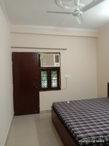 Bedroom in 2 BHK Builder Floor at Satyam Plaza, Sector 15 – for Rent