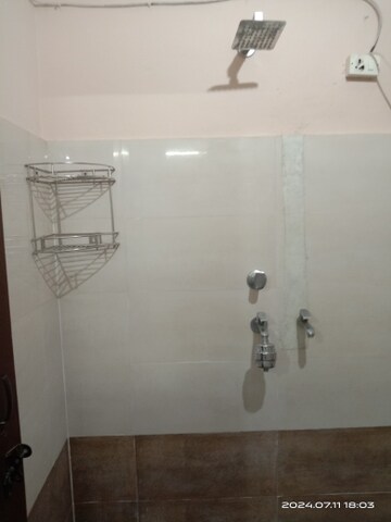 Bathroom in 2 BHK Builder Floor at Satyam Plaza, Sector 15 – for Rent