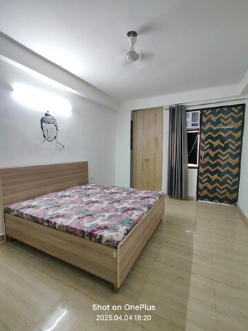 Bedroom in 2 BHK Builder Floor at Ameya One, Sector 42 – for Rent