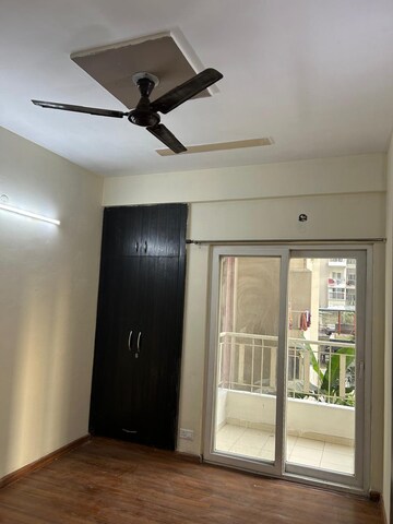 Room in 2.5 BHK Apartment at Prateek Grand City, Siddharth Vihar – for Rent