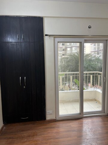 Room in 2.5 BHK Apartment at Prateek Grand City, Siddharth Vihar – for Rent