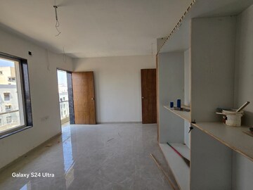 Room in 4 BHK Apartment at Sama Savli Road – for Rent