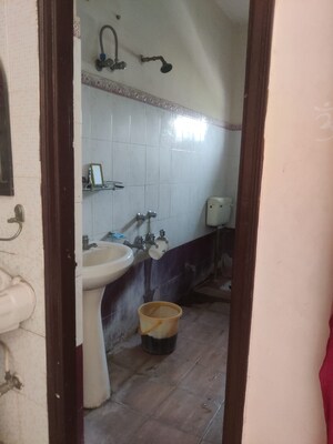 Bathroom in 6 BHK Villa at Pallavpuram – for Sale