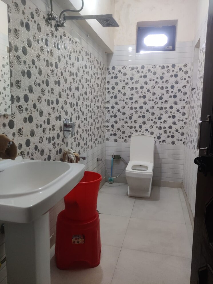 Bathroom, pallavpuram 6 Bedroom 200 Sq.Yd. Villa In Pallavpuram Meerut 8446114