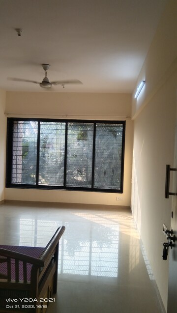 Room in 1 BHK Apartment at Dosti Daffodil, Wadala East – for Rent