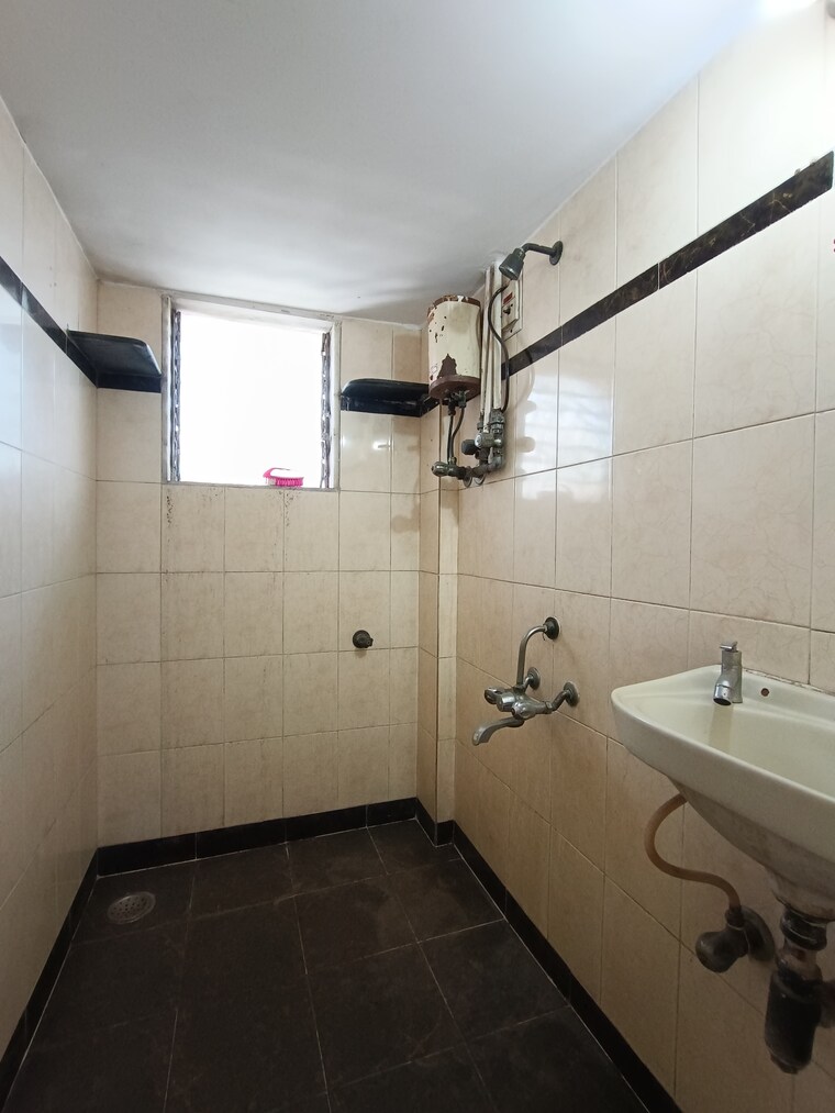 Bathroom, sortee-somnath-society 1 Bedroom 550 Sq.Ft. Apartment In Dahisar West Mumbai 8446208