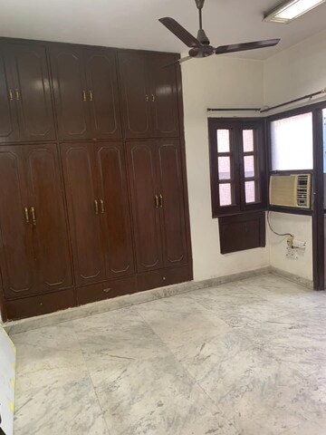 Room in 1.5 BHK Builder Floor at DDA Janta Flats Rohini, Rohini Sector 13 – for Rent