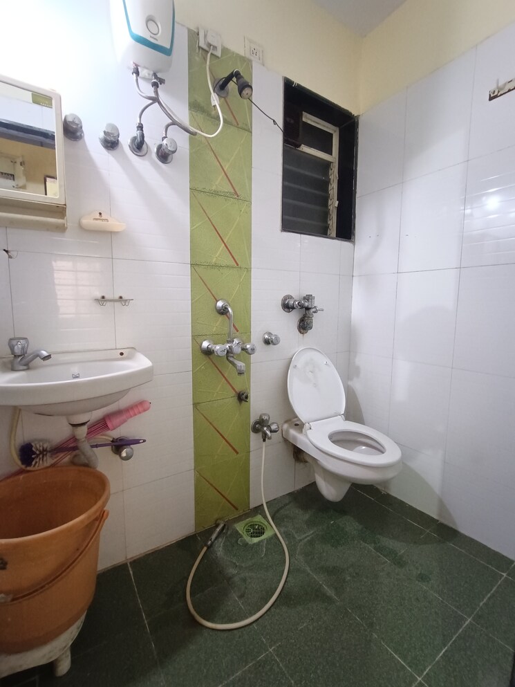 Bathroom, maheshwar-chs 1 Bedroom 415 Sq.Ft. Apartment In Dahisar West Mumbai 8446222