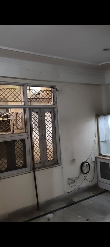 Furnished Amenities in 2 BHK Builder Floor at Vaishali – for Sale